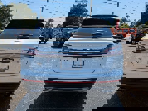 Used 2020 Lincoln Nautilus FWD image 5
