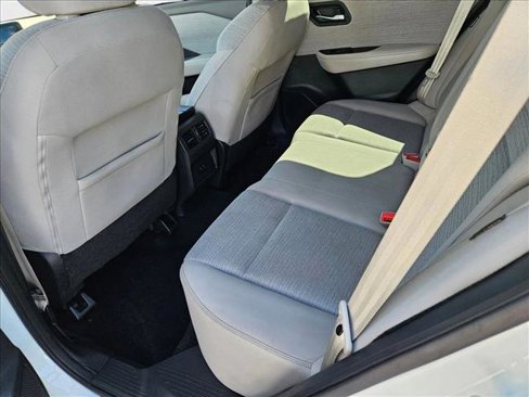 Used 2022 Nissan Rogue SV image 17