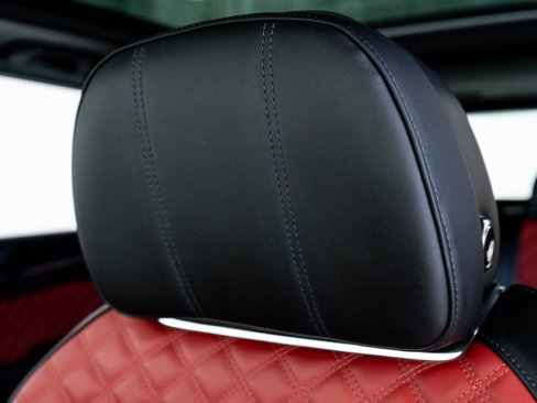 Certified 2022 Bentley Bentayga image 17