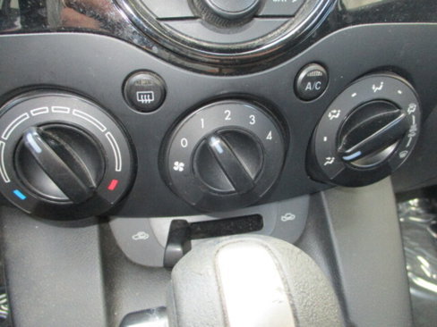 Used 2014 MAZDA MAZDA2 Sport image 27