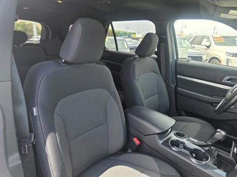 Used 2019 Ford Explorer XLT image 18