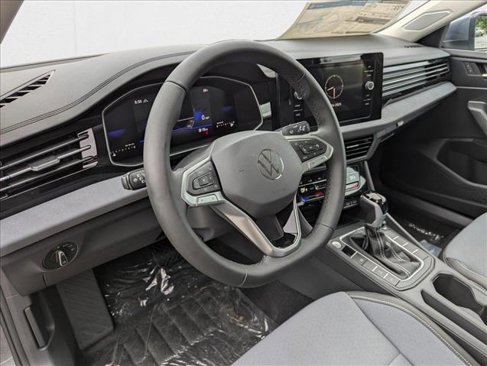 New 2025 Volkswagen Jetta SE image 3