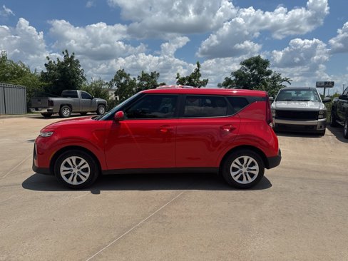 Used 2021 Kia Soul LX image 2