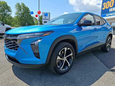 Certified 2025 Chevrolet Trax RS w/ Driver Confidence Package image 3