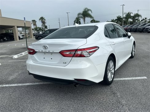 Used 2020 Toyota Camry LE image 6