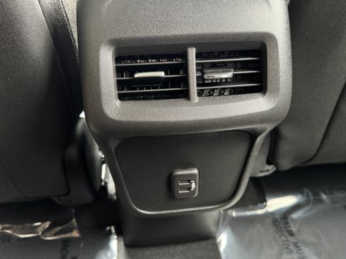 Used 2023 Chevrolet Equinox LT image 28
