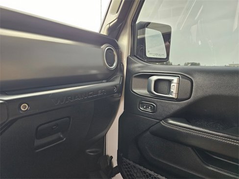 Used 2018 Jeep Wrangler Unlimited Rubicon image 26