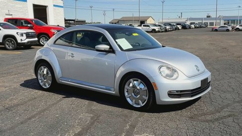 Used 2016 Volkswagen Beetle 1.8T SE image 2