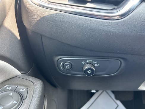 Used 2023 Chevrolet Equinox LT image 19