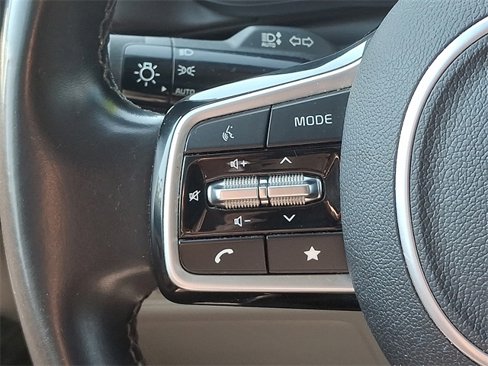 Used 2023 Kia Carnival LX image 19