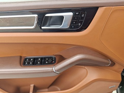 Used 2021 Porsche Cayenne S image 14