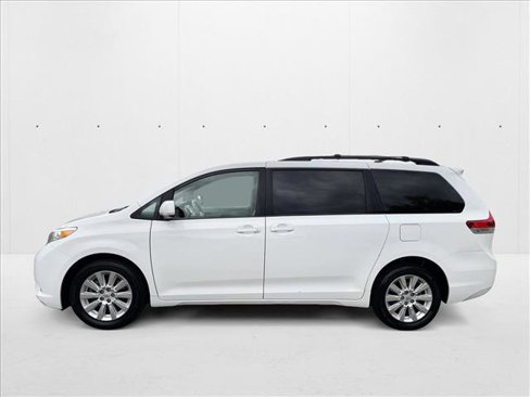 Used 2013 Toyota Sienna LE image 4