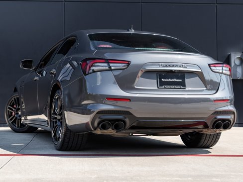 Used 2023 Maserati Ghibli Modena image 6