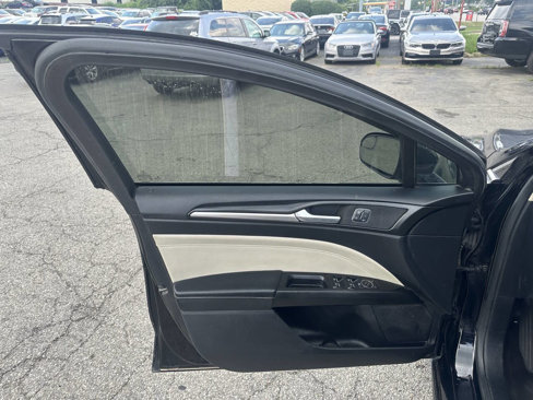 Used 2018 Ford Fusion Titanium image 11