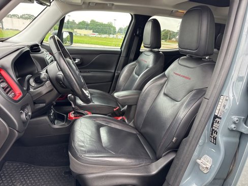 Used 2017 Jeep Renegade Trailhawk w/ Premium Trailhawk Package image 21