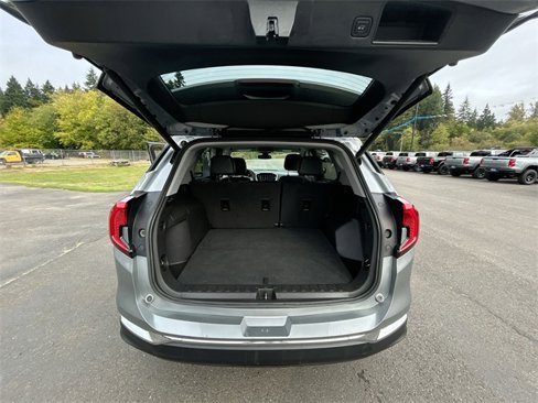 Used 2024 GMC Terrain SLT image 25