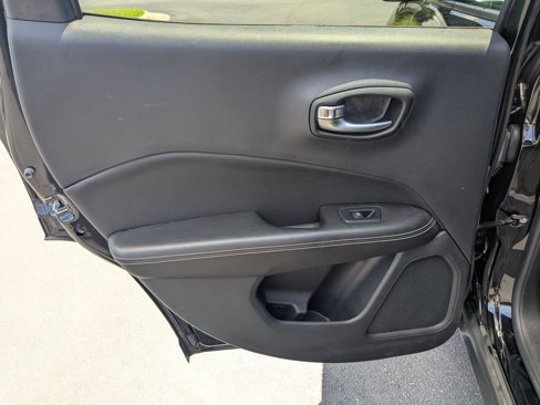 Used 2021 Jeep Compass Latitude image 30