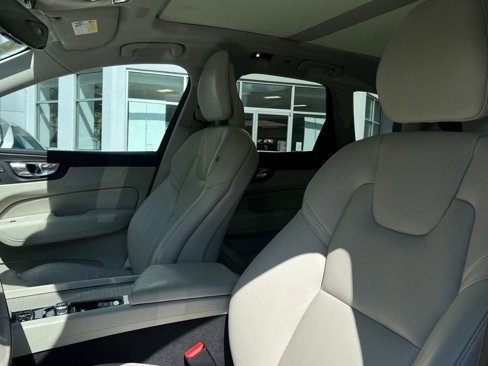 Used 2018 Volvo XC60 T8 Inscription w/ Advanced Package image 13