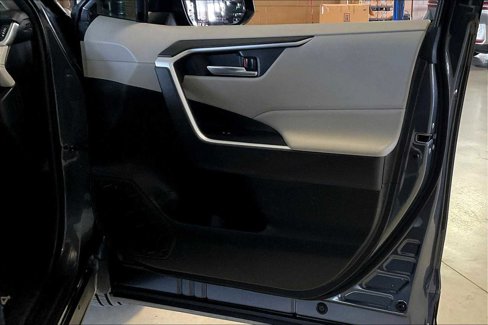 Used 2021 Toyota RAV4 XLE image 21