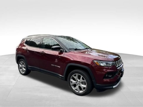 Used 2022 Jeep Compass Limited image 3
