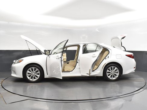 Used 2015 Lexus ES 300h image 44