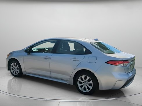 Used 2021 Toyota Corolla LE image 19