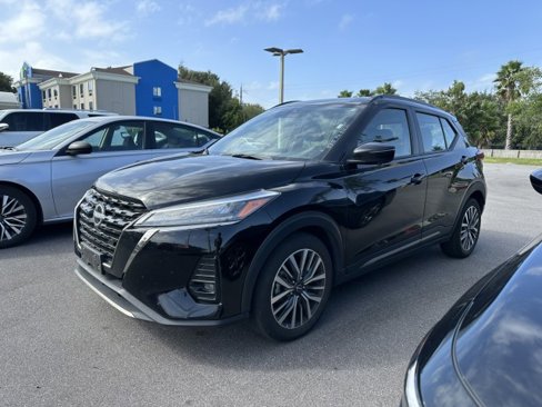 Used 2024 Nissan Kicks SR image 2