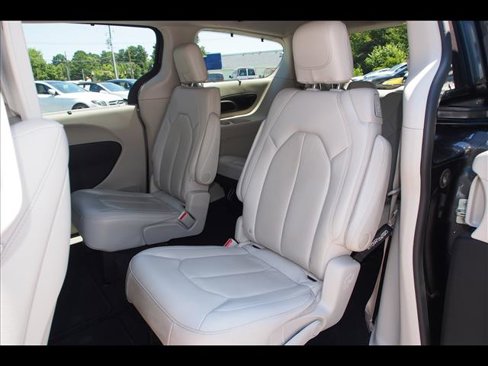 Used 2019 Chrysler Pacifica Touring-L Plus w/ Advanced Safetytec Group image 22