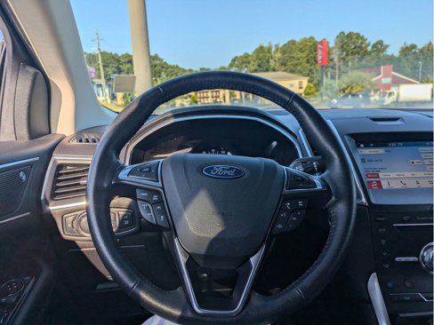 Certified 2019 Ford Edge Titanium w/ Equipment Group 301A image 17