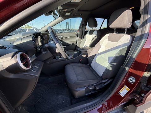 Used 2024 Chevrolet Trax RS w/ Sunroof Package image 21