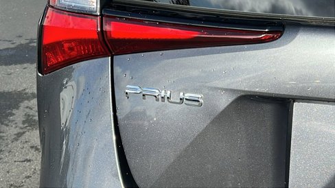 Used 2020 Toyota Prius LE image 12
