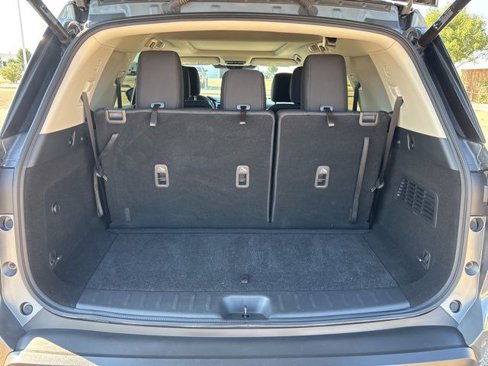 Used 2022 Nissan Pathfinder SV w/ SV Premium Package image 6
