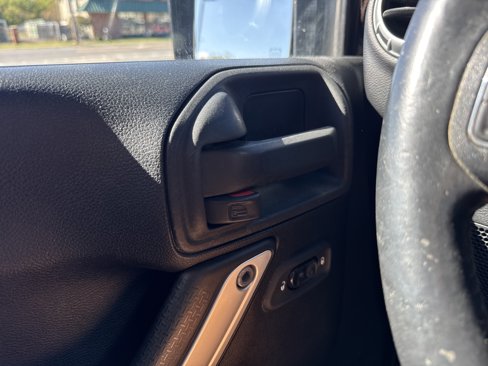 Used 2013 Jeep Wrangler Unlimited Sahara image 22