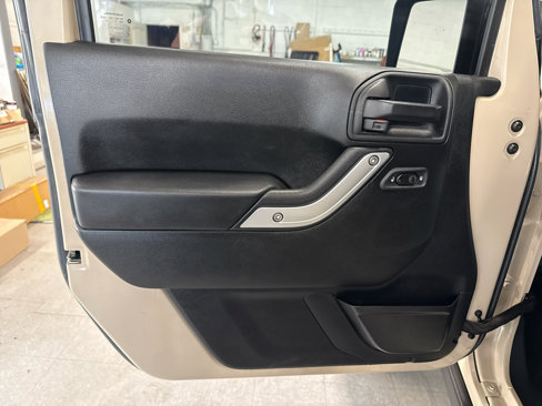 Used 2016 Jeep Wrangler Rubicon w/ Power Convenience Group image 29