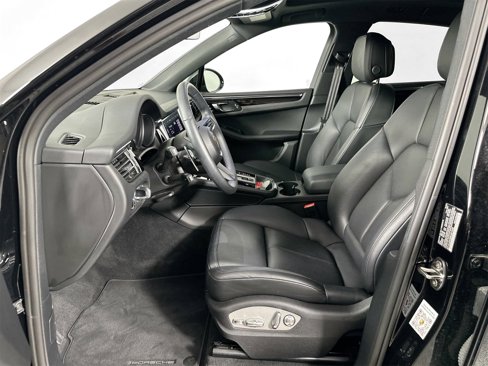 Certified 2024 Porsche Macan image 5