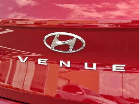 Certified 2024 Hyundai Venue Limited image 29