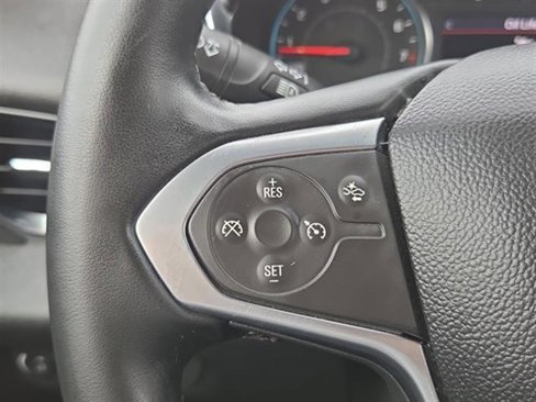 Used 2023 Chevrolet Traverse LT w/ Rear Camera Mirror Package image 16