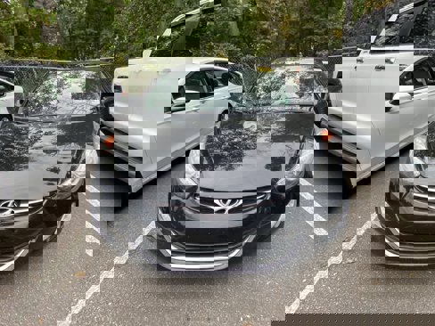Used 2013 Hyundai Elantra GLS w/ Preferred Pkg image 2
