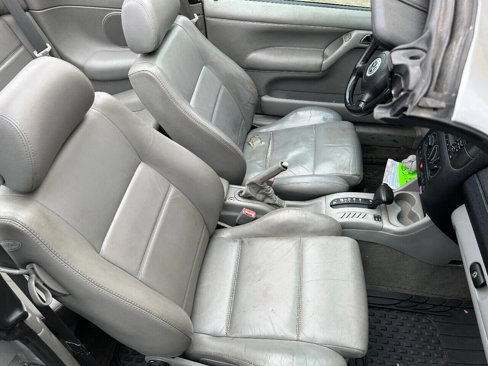 Used 2002 Volkswagen Cabrio GLX image 15