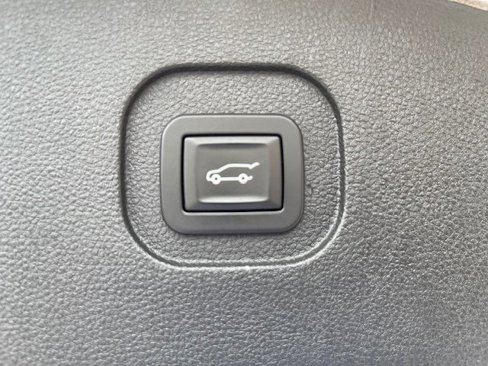 Used 2017 Chevrolet Equinox Premier image 18