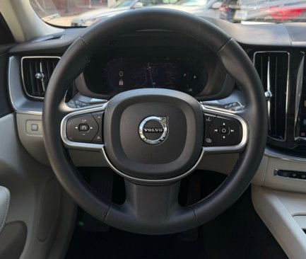 Used 2022 Volvo XC60 B5 Momentum w/ Advanced Package image 16