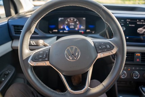Certified 2022 Volkswagen Taos SE image 13
