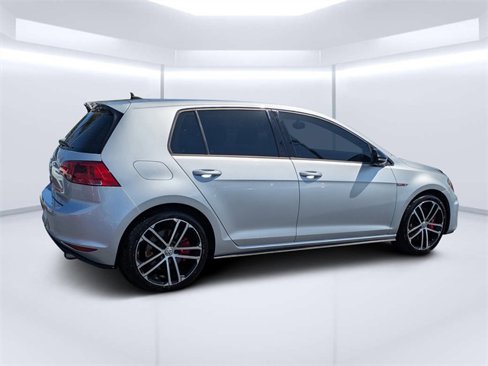 Used 2017 Volkswagen GTI SE image 3