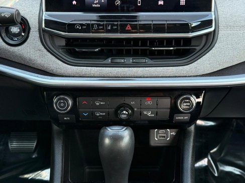 Used 2022 Jeep Compass Latitude image 14