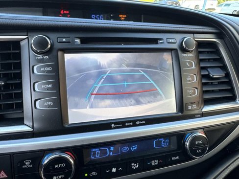 Used 2019 Toyota Highlander SE image 23