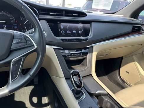 Used 2018 Cadillac XT5 Luxury w/ Driver Awareness Package image 21