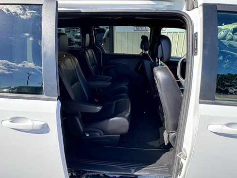 Used 2019 Dodge Grand Caravan GT image 32