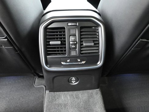 Used 2025 Porsche Macan Turbo image 18