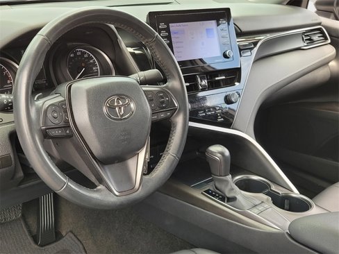 Used 2023 Toyota Camry SE image 9