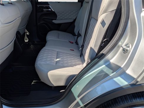 Used 2023 Mitsubishi Outlander SEL image 24